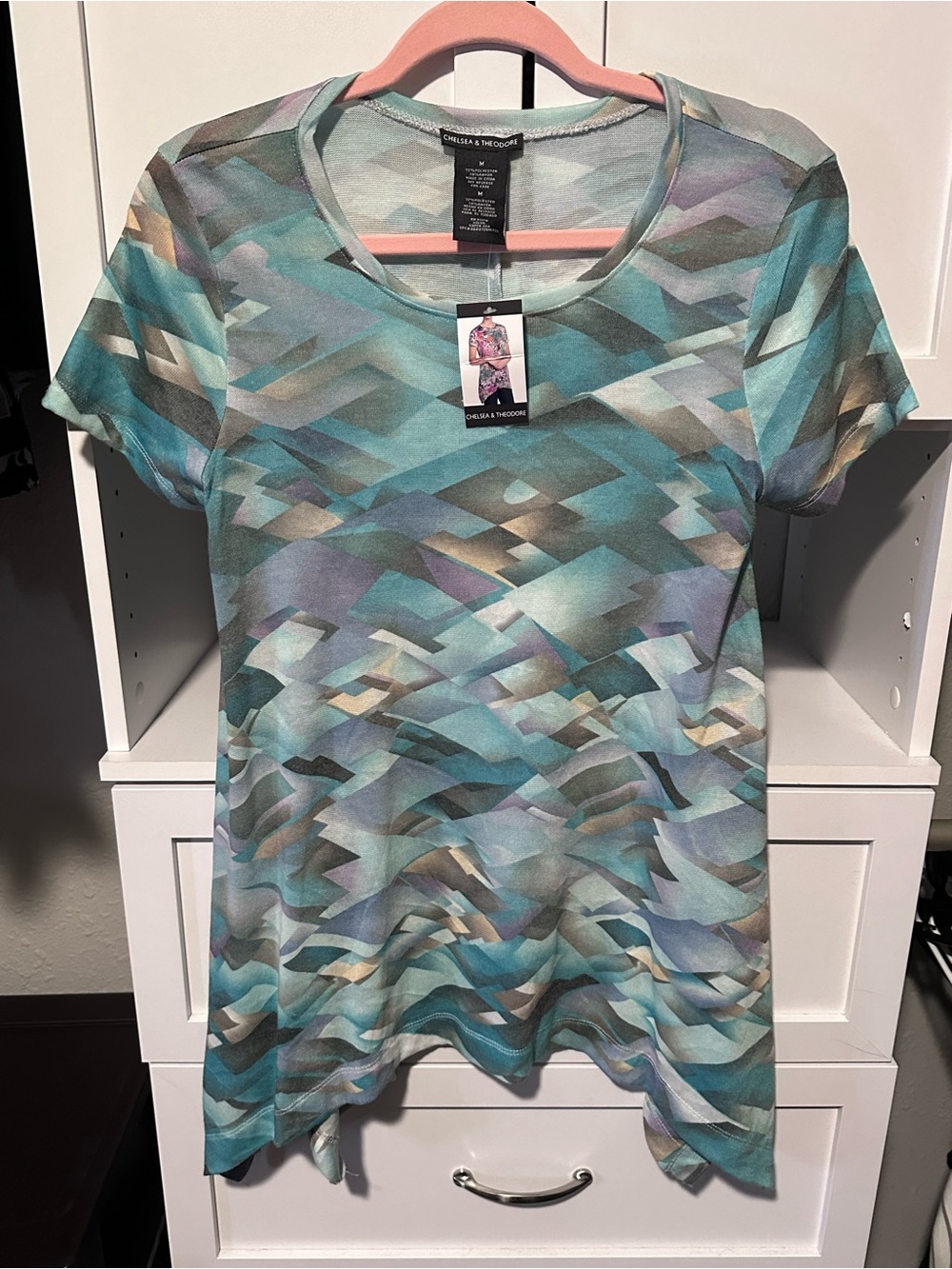 NWT Chelsea & Theodore Green Geo Sharkbite Hem Top Size M